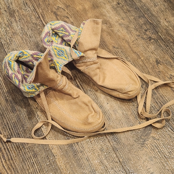 NWOT Sanuk 'Soulshine Sally' Boot Sz 5 - Picture 3 of 4